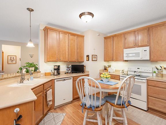 5th image of 5225 Grandview Sq APT 210