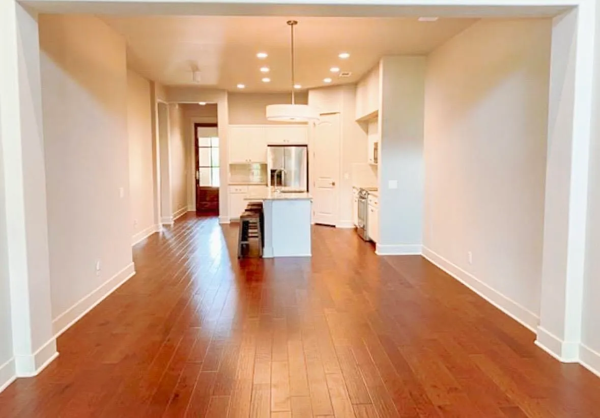 2 bed, 2.0 bath, 1443 sqft, $3,250 — Photo 4