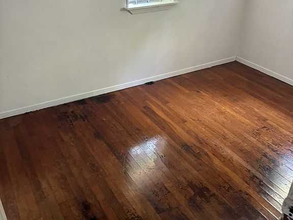 3rd image of 512 Middle St