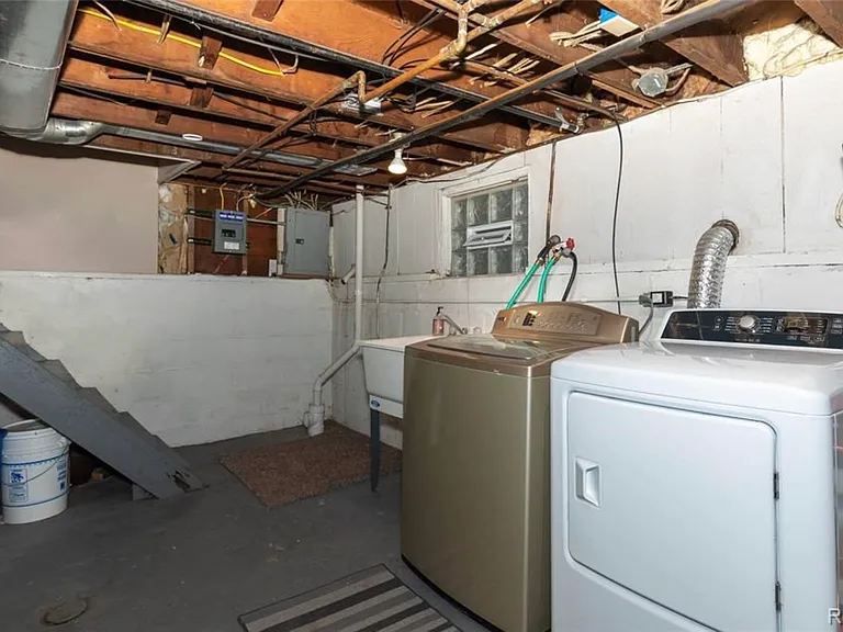 118 S Laurel St — Photo 24