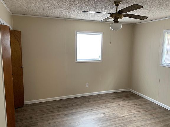 3rd image of 1011 Garden Dr
