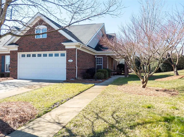 2815 Summer Valley Ct, Charlotte, NC 28269