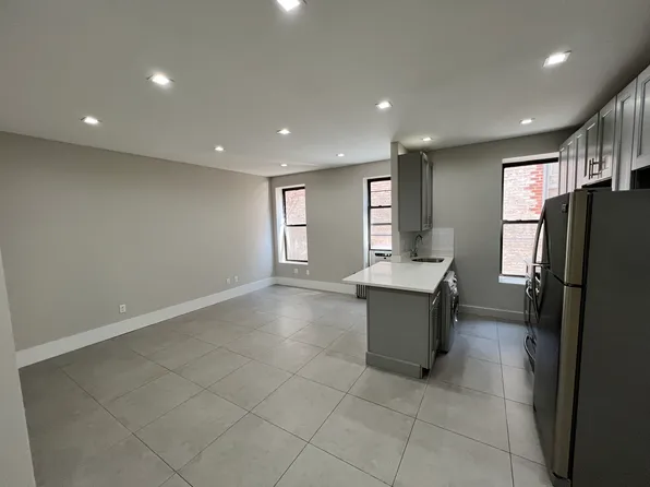 520 Crown Street image 1 of 11