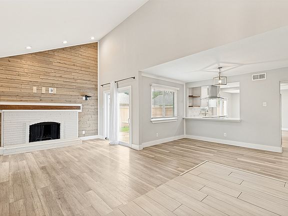 5th image of 2114 Wheaton Dr