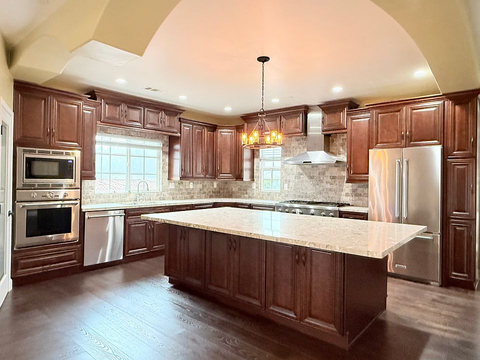 2nd image of 318386 Villa Del Cielo Dr