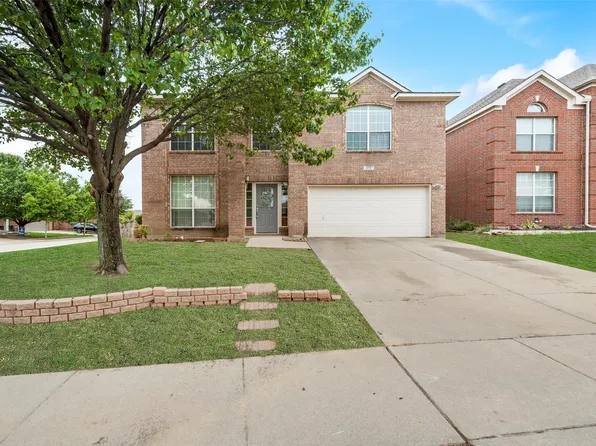 10701 Braemoor Dr, Fort Worth, TX 76052