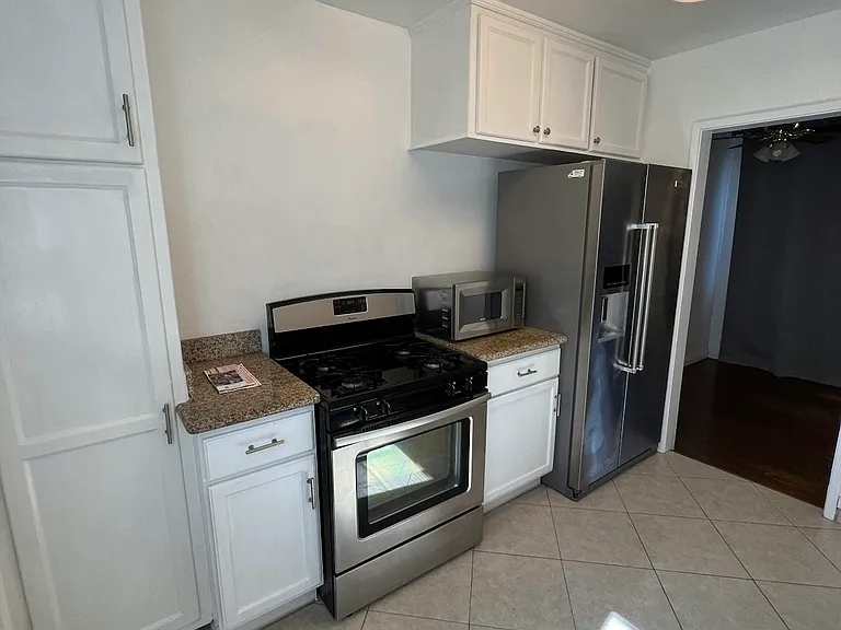 7400 Midfield Ave — Photo 3