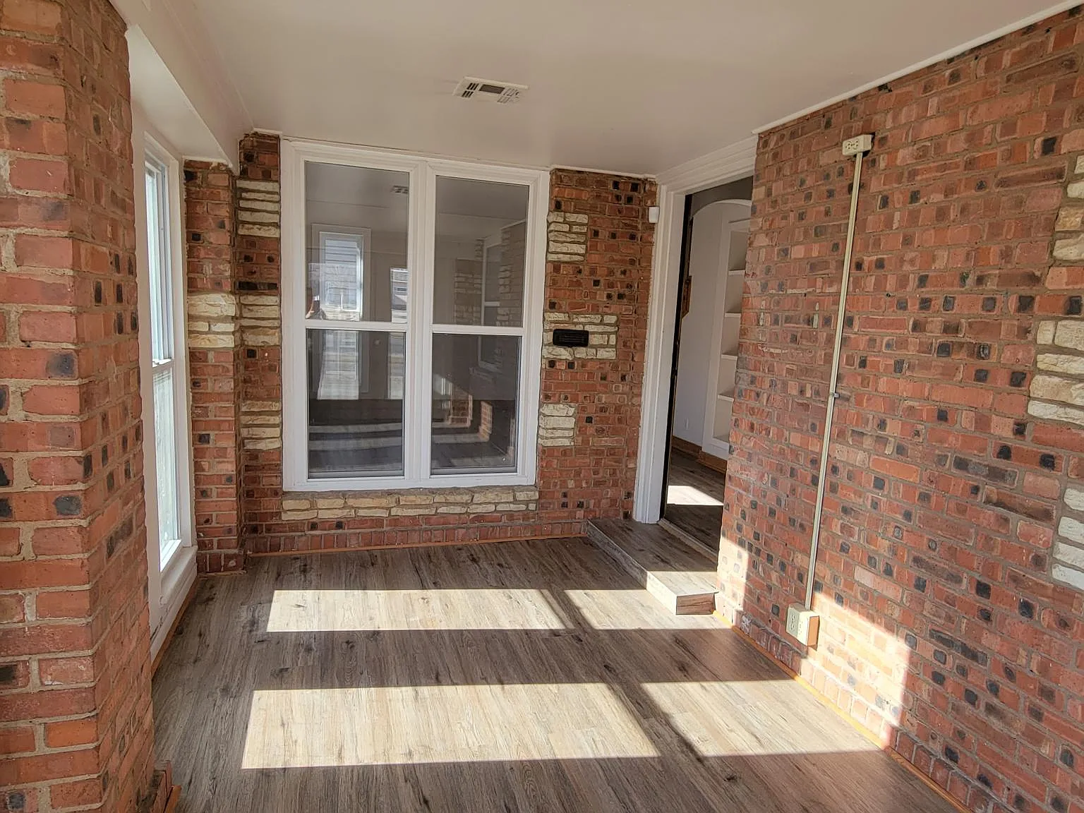2 bed, 1.5 bath, 1318 sqft, $1,250 — Photo 4