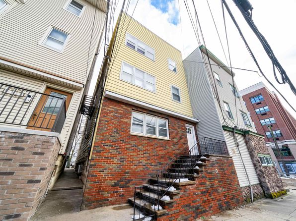 326 Avenue E #4, Bayonne, NJ 07002