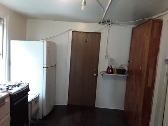 4th image of 3012 S Christiana Ave
