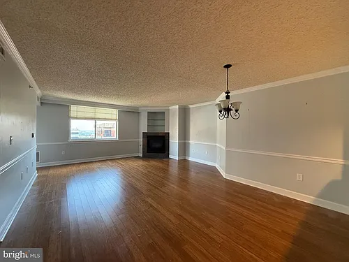 1276 N Wayne St Photo 1