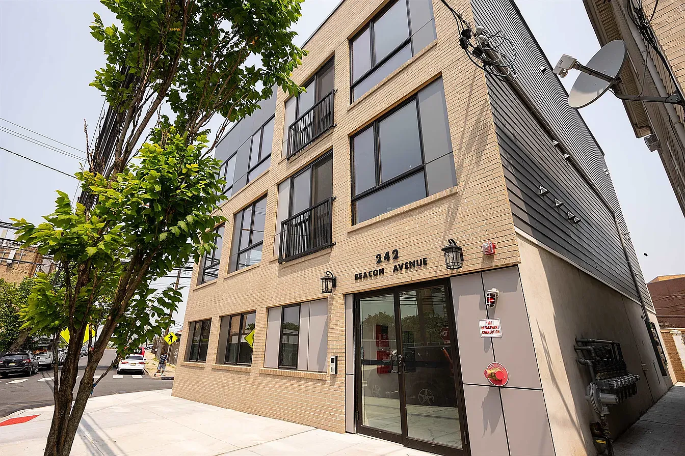 242 Beacon Ave — Photo 2