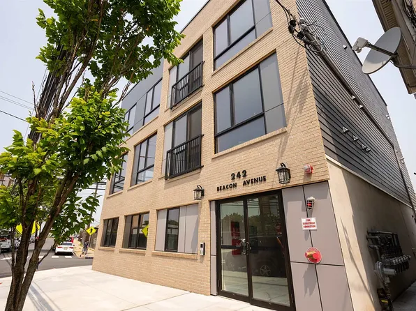 242 Beacon Avenue image 4 of 5