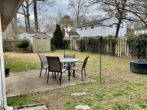 3rd image of 417 E Farmington Rd