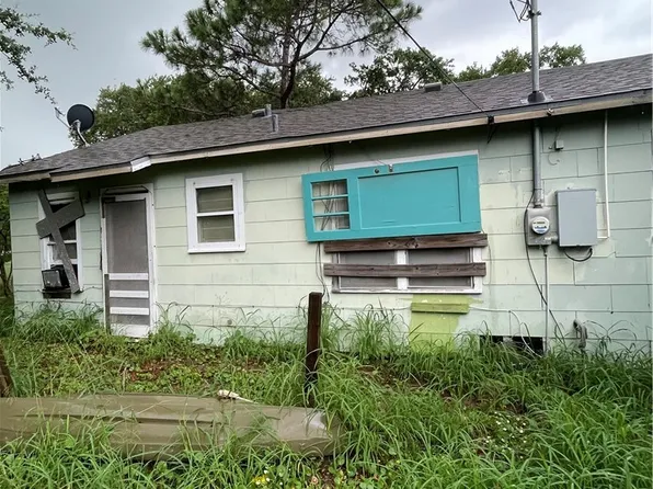 249 N 10th St, Aransas Pass, TX 78336