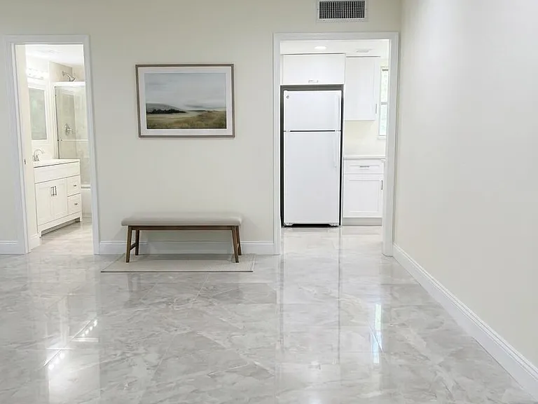5220 NE 14th Way #8 — Photo 2