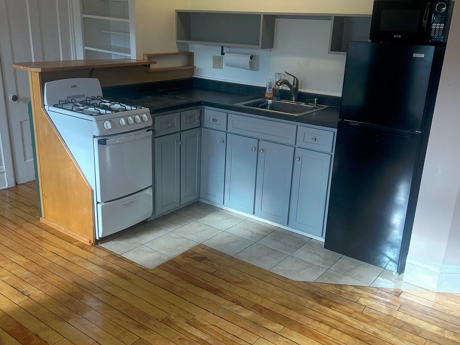 2 bed, 500 sqft, $1,950 — Photo 3