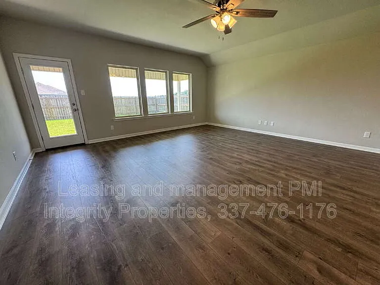 3202 Haven Lake Dr — Photo 2