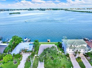 218 Driftwood Ln, Largo, FL 33770