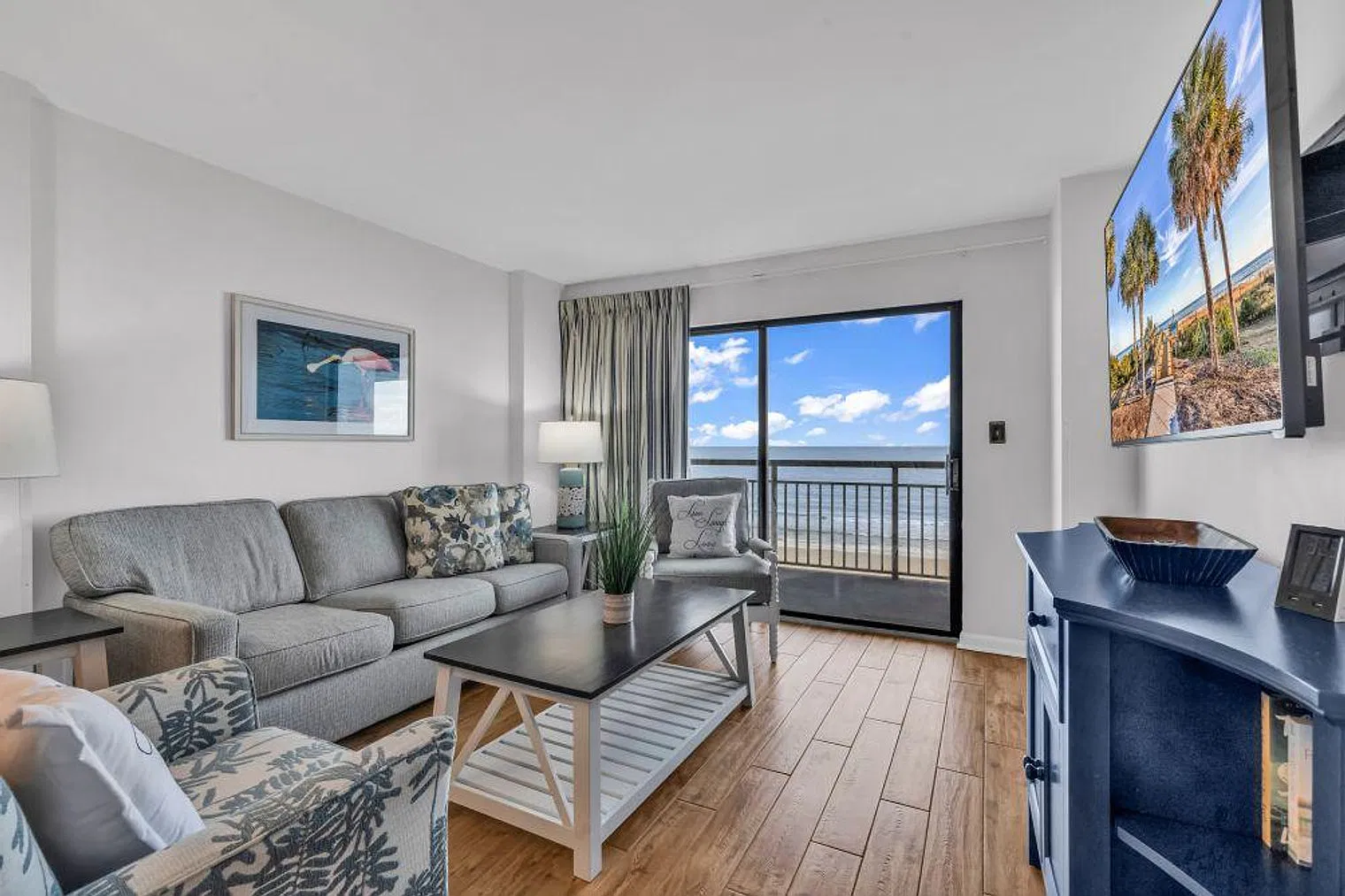 2 bed, 2.0 bath, 957 sqft, $7,100 — Photo 2