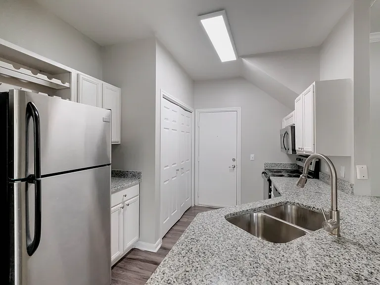 Castle Hills Townhomes — Photo 28