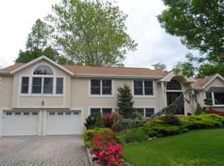 251 Homestead Rd, Paramus, NJ 07652