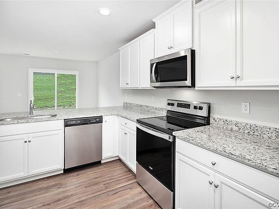2nd image of 2863 Meadowview Blvd