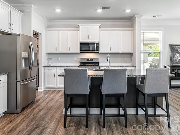3rd image of 615 Fox Cove Rd