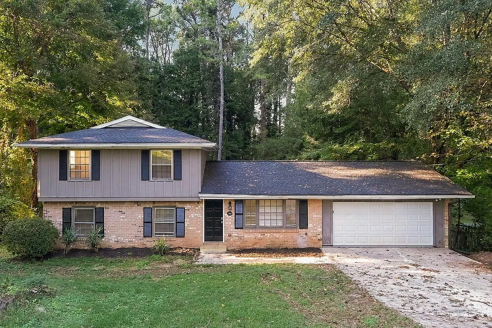 4 bed, 2.0 bath, 2207 sqft, $2,150 — Photo 1