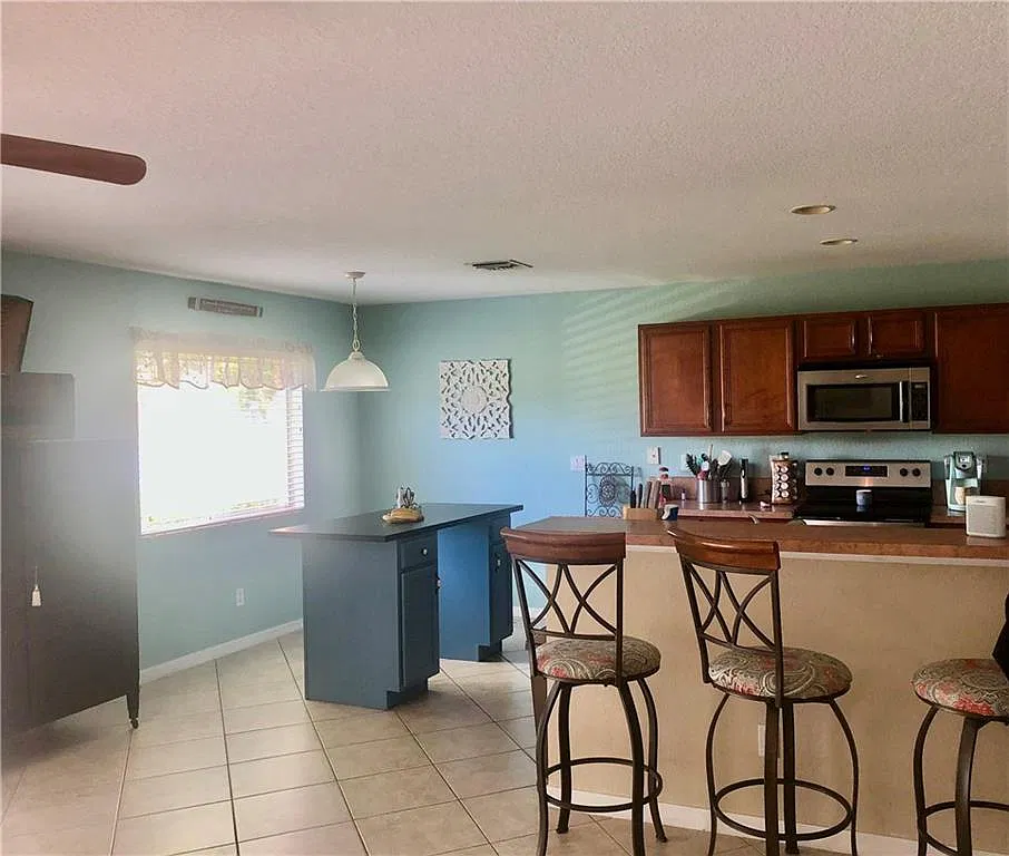 5 bed, 3100 sqft, $3,100 — Photo 3