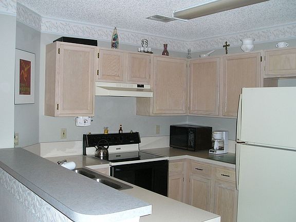 Kitchen with Breakfast Bar