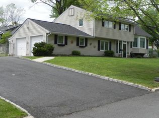 15 Crest Dr, Bound Brook, NJ 08805