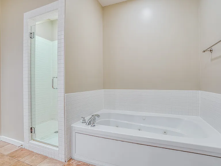 4100 Travis St #8 — Photo 22