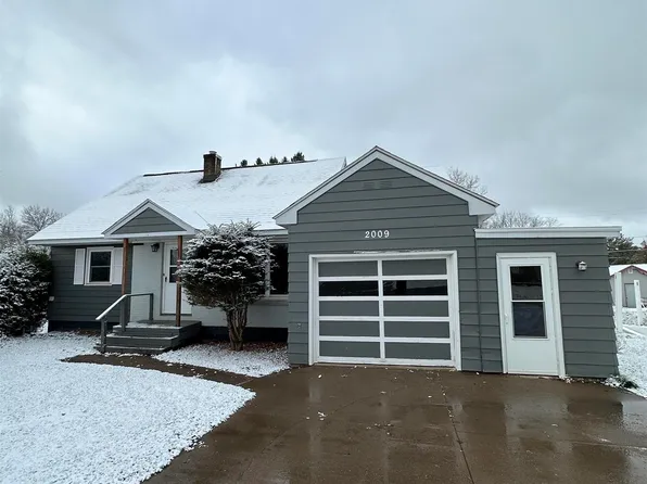 2009 Jackson Ave, Ishpeming, MI 49849