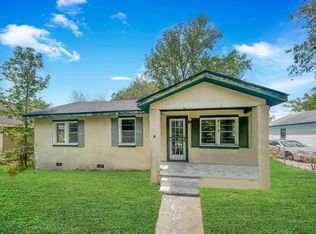 913 Carver St, Savannah, GA 31415