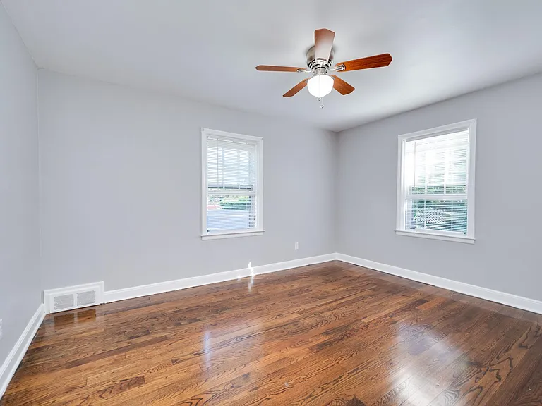 1545 Schuylkill Ave — Photo 9