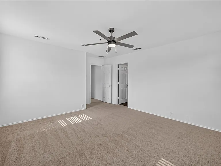 2201 Stoneleigh Pl — Photo 18