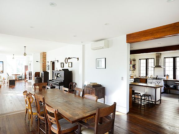 Rear dining w player piano  