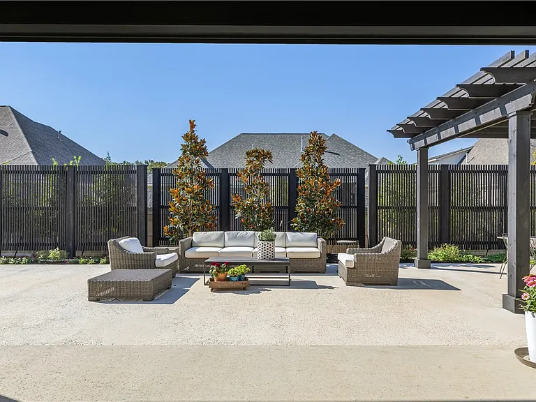 2033 Pebble Bend Dr — Photo 24