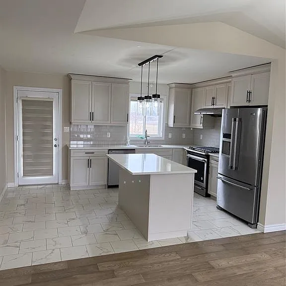 1145 Aspen Ridge Cres #UPPER — Photo 3