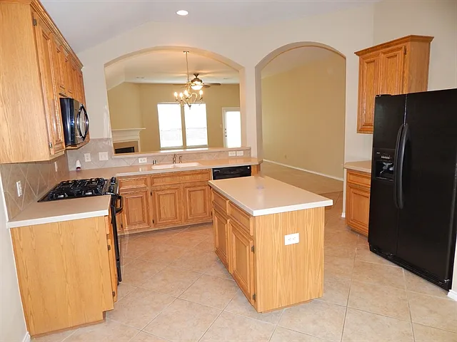 860 Rock Harbor Ln — Photo 2