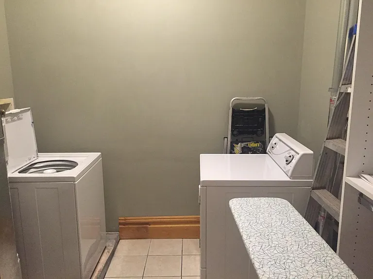 Washer/Dryer come with unit