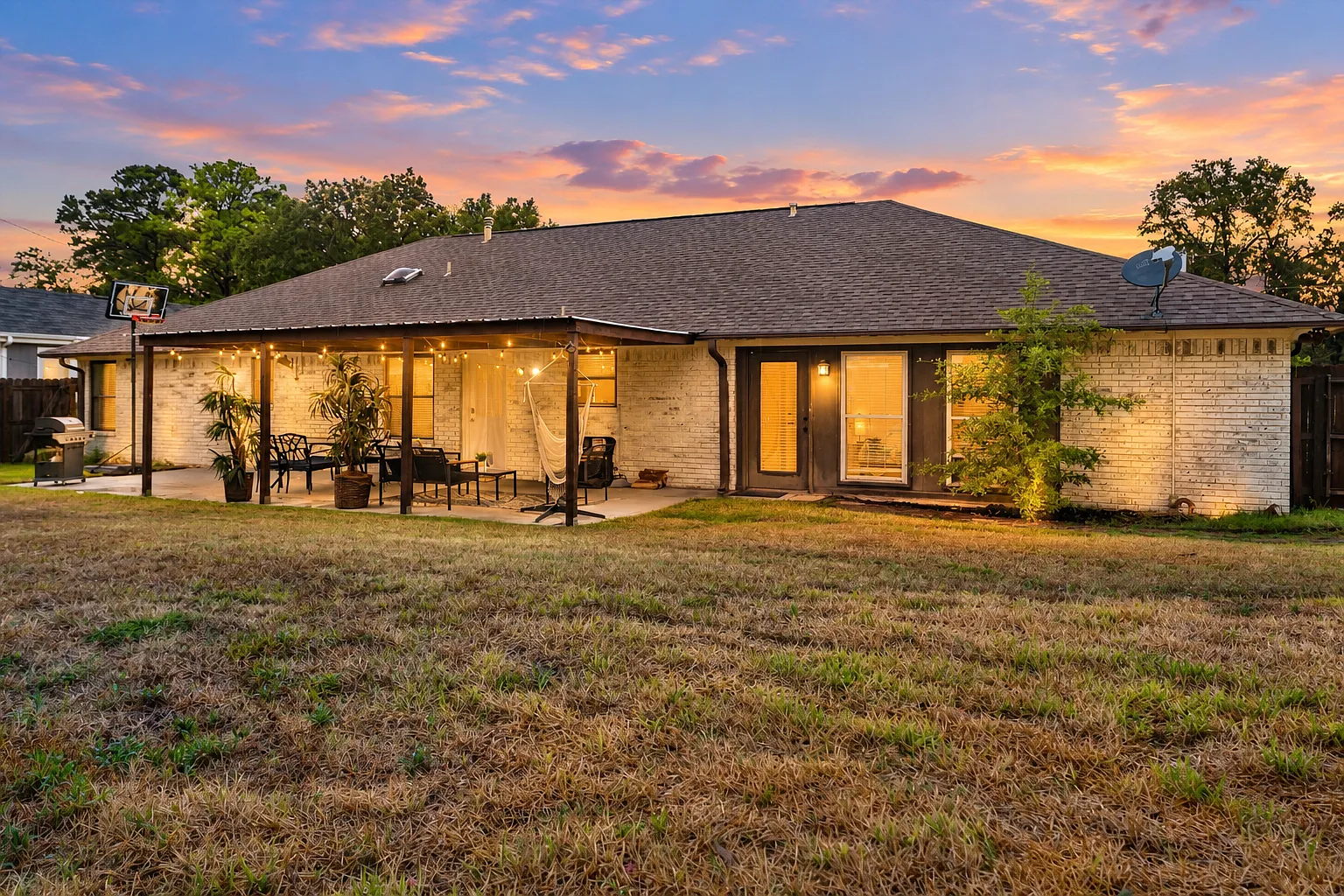 4 bed, 1964 sqft, $4,000 — Photo 2