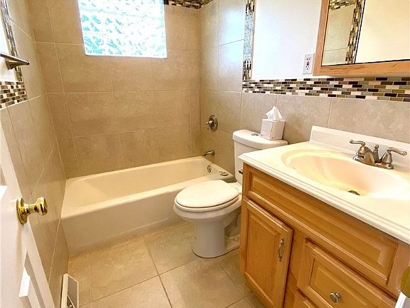 5th image of 4595 Warwick Dr N