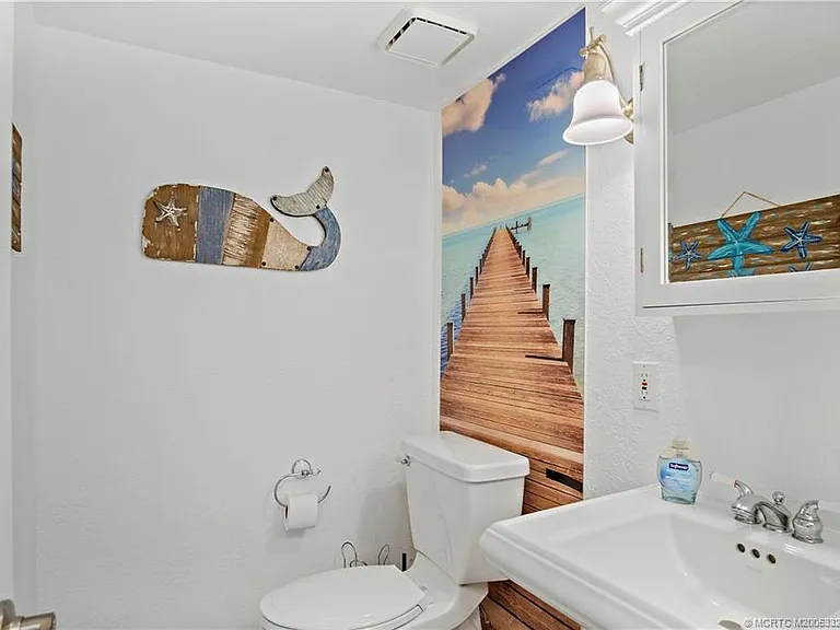 245 NE Macarthur Blvd #12 — Photo 31