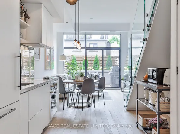 35 Wabash Ave #110, Toronto, ON M6R 0A9