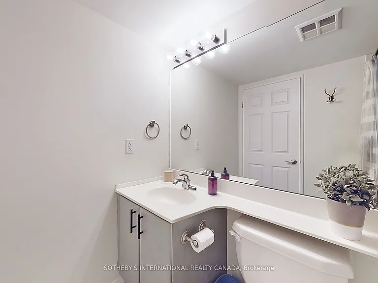 230 King St E #410 — Photo 15