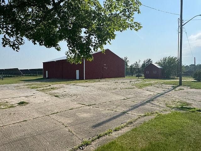 2nd image of 540 S Angola Rd