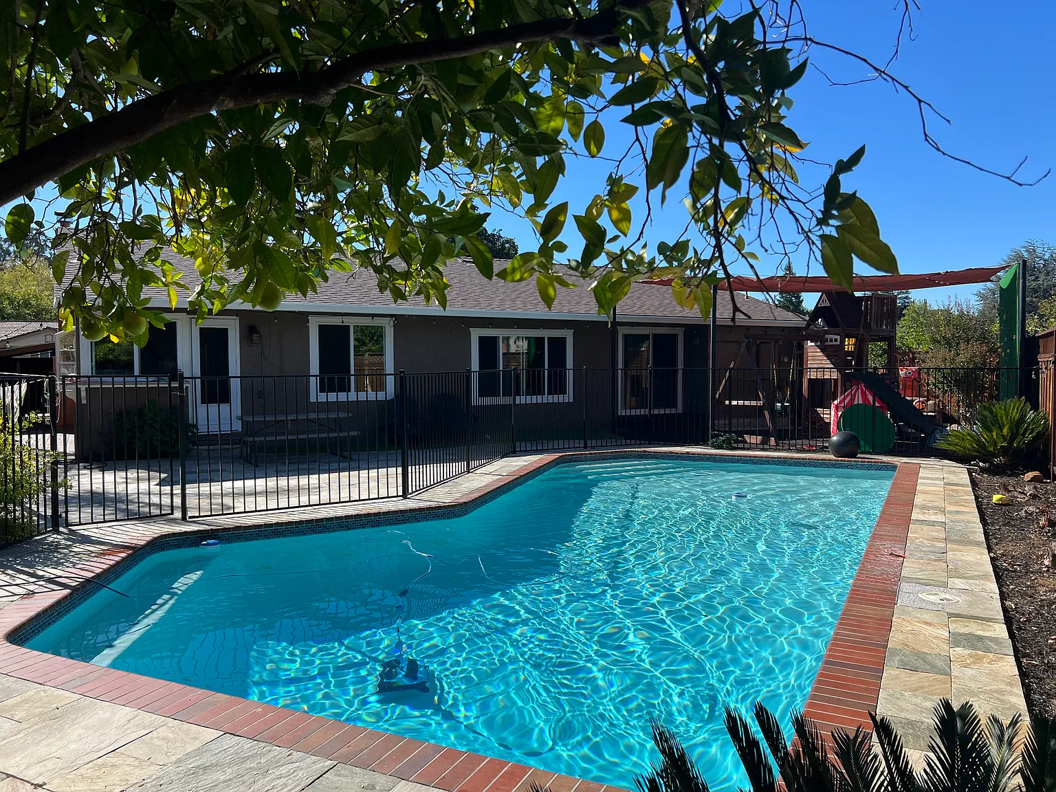 4 bed, 1837 sqft, $4,250 — Photo 3