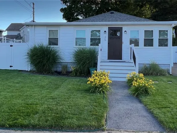 35 Bellman Ave, Warwick, RI 02889